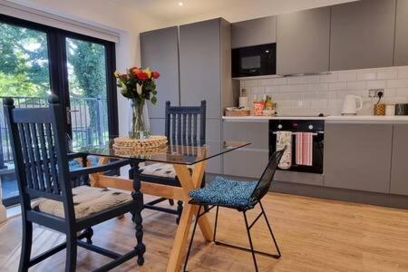 Beautiful Apartment Overlooking A Garden London Exteriör bild